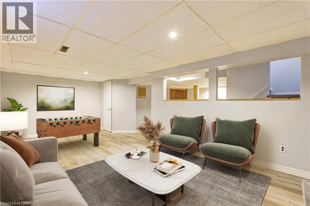 Photo 33 of 3045 Driftwood Drive, Burlington ON