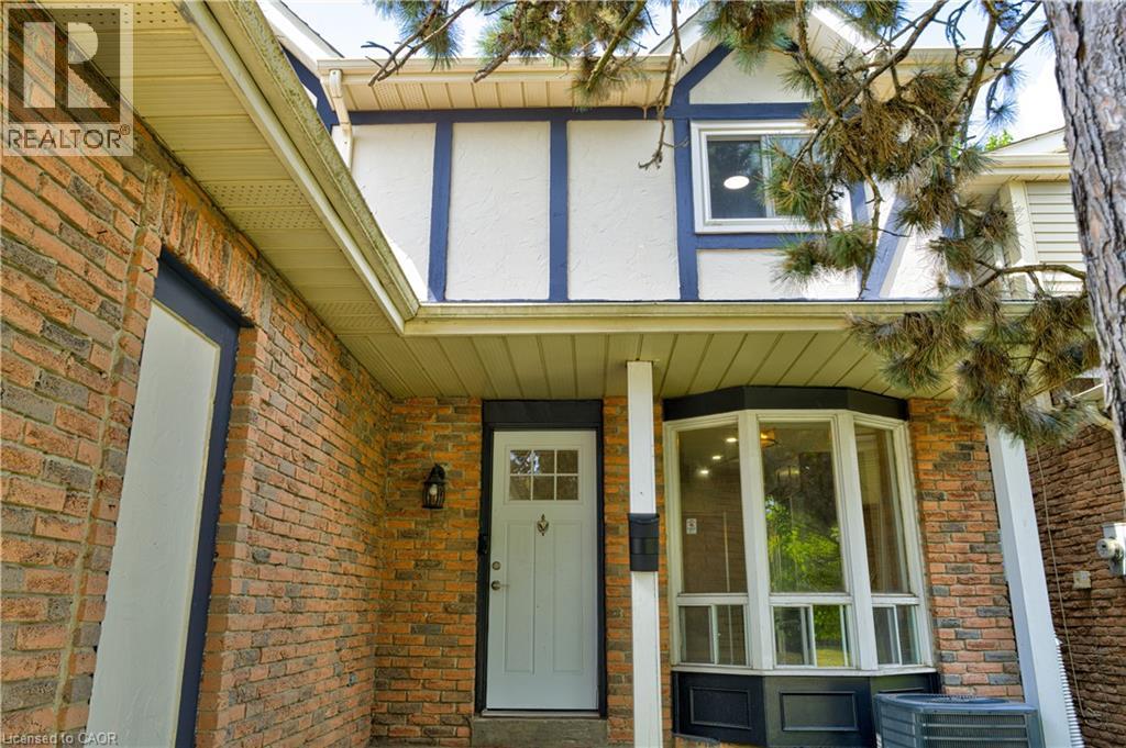 Photo 5 of 3045 Driftwood Drive, Burlington ON