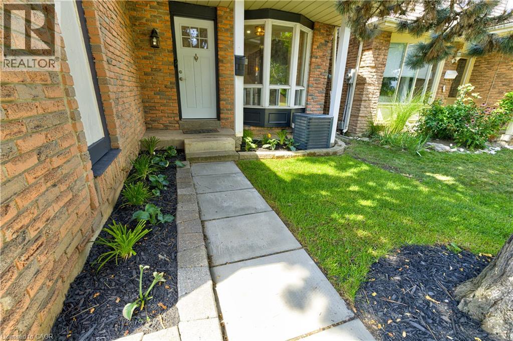 Photo 7 of 3045 Driftwood Drive, Burlington ON