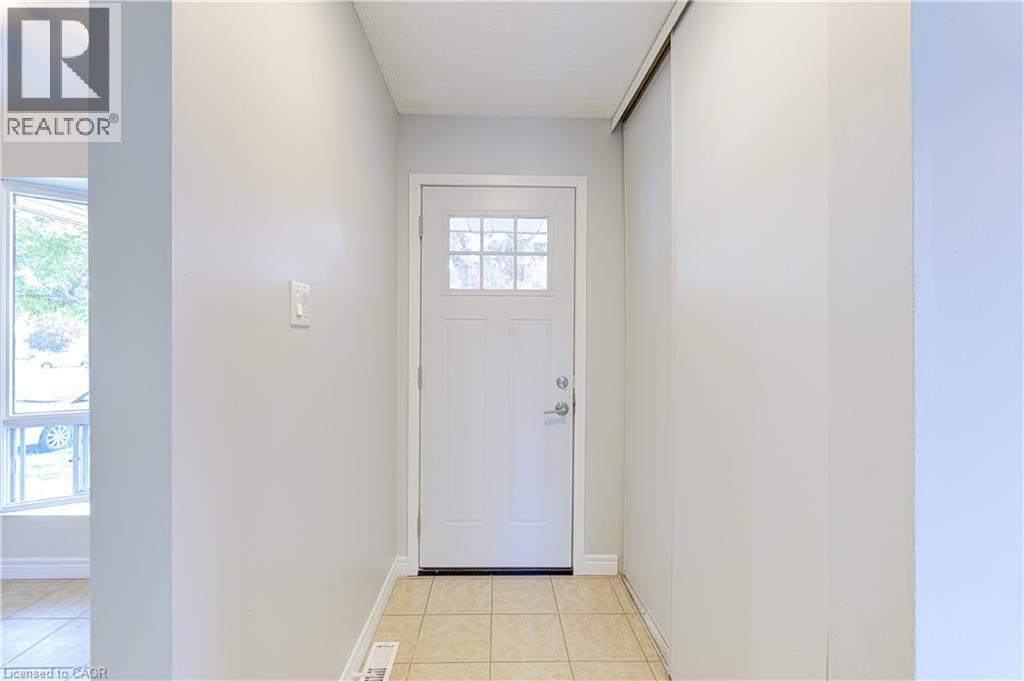 Photo 8 of 3045 Driftwood Drive, Burlington ON