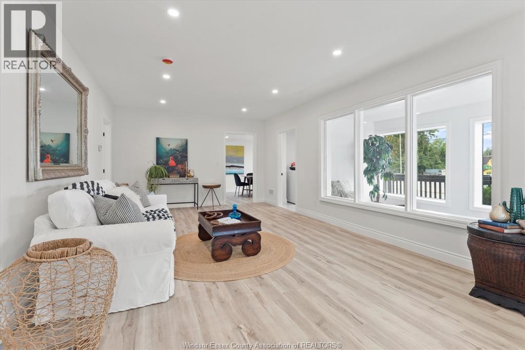 Photo 17 of 109 King Street East, Harrow ON