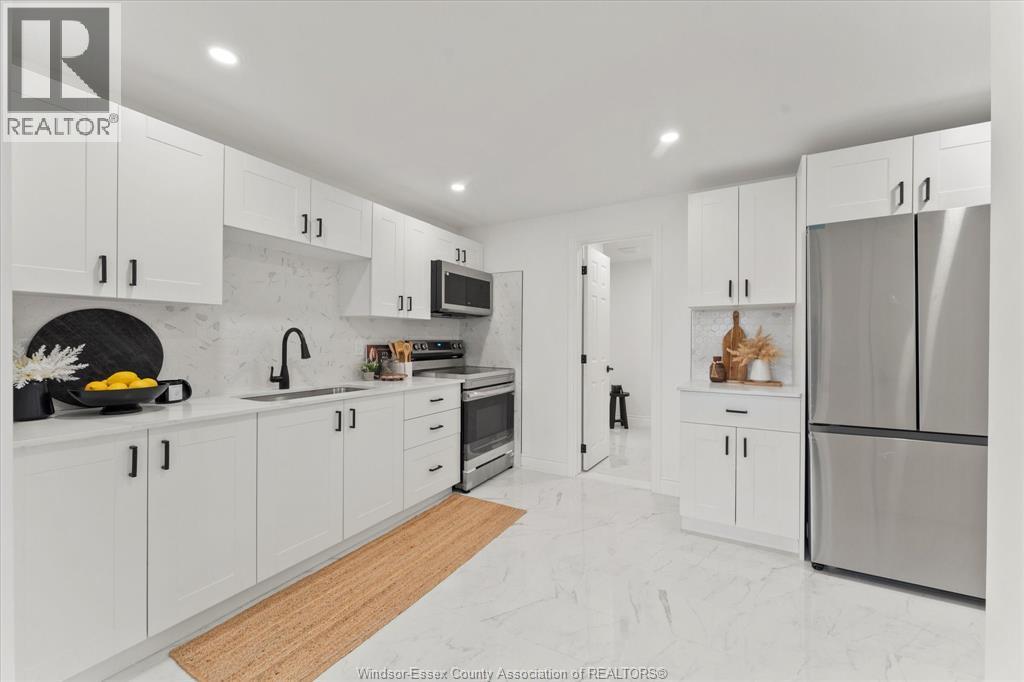 Photo 2 of 109 King Street East, Harrow ON