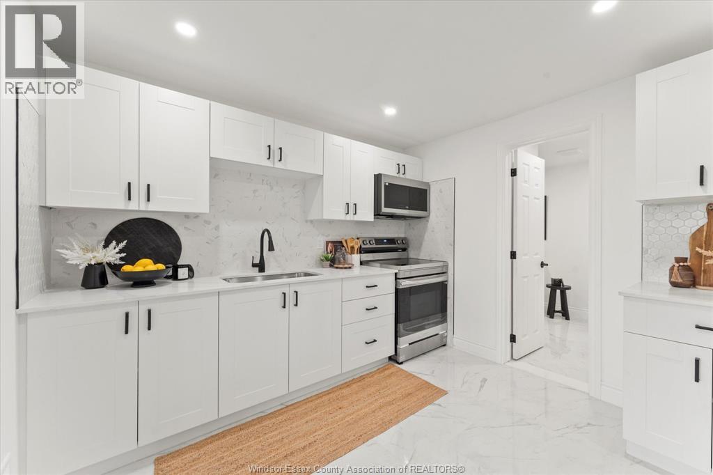 Photo 10 of 109 King Street East, Harrow ON