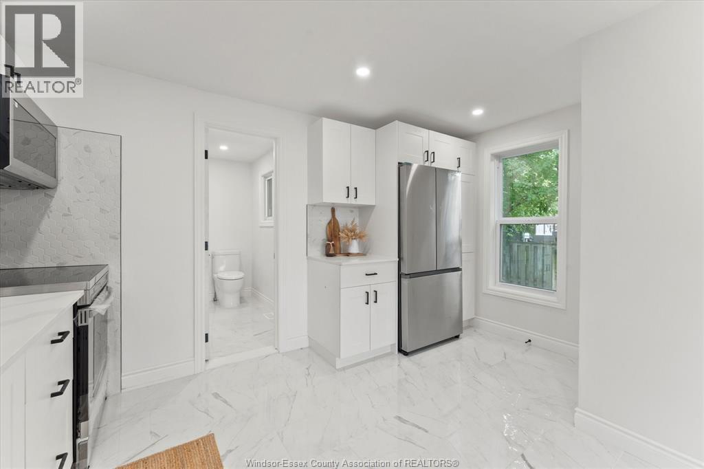 Photo 15 of 109 King Street East, Harrow ON