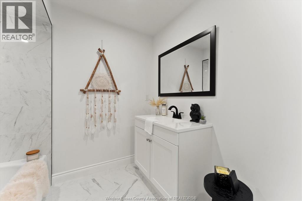 Photo 16 of 109 King Street East, Harrow ON