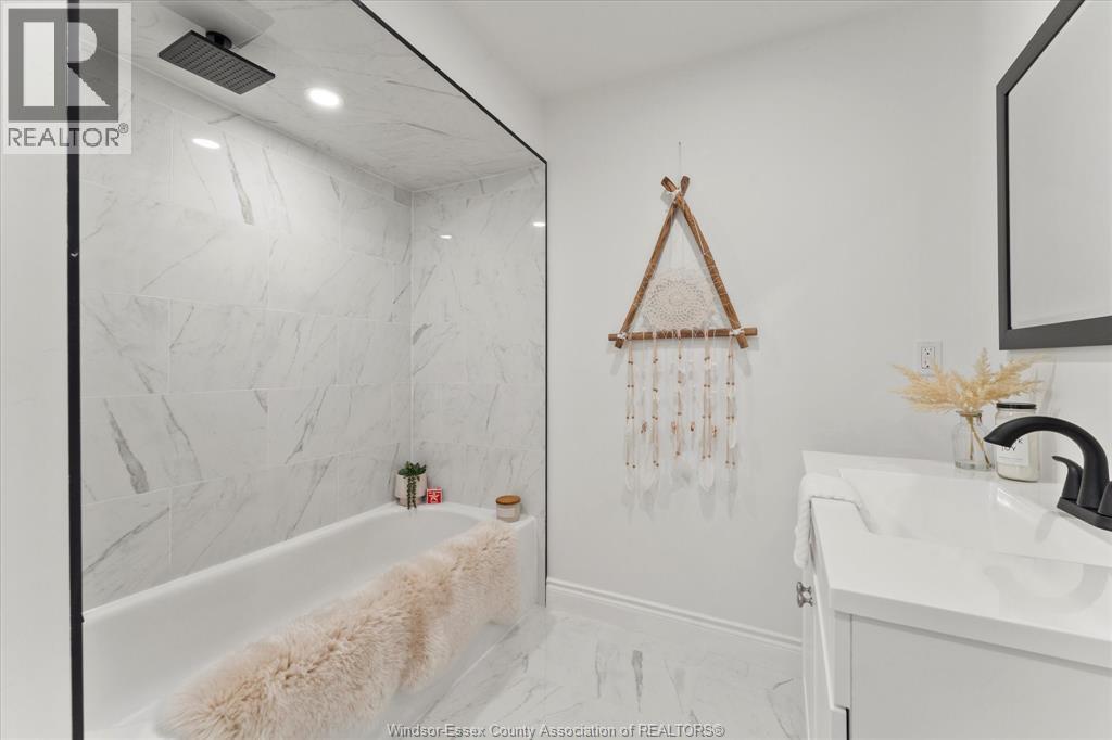 Photo 28 of 109 King Street East, Harrow ON