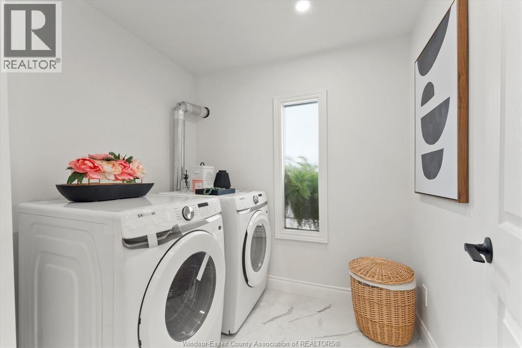 Photo 38 of 109 King Street East, Harrow ON