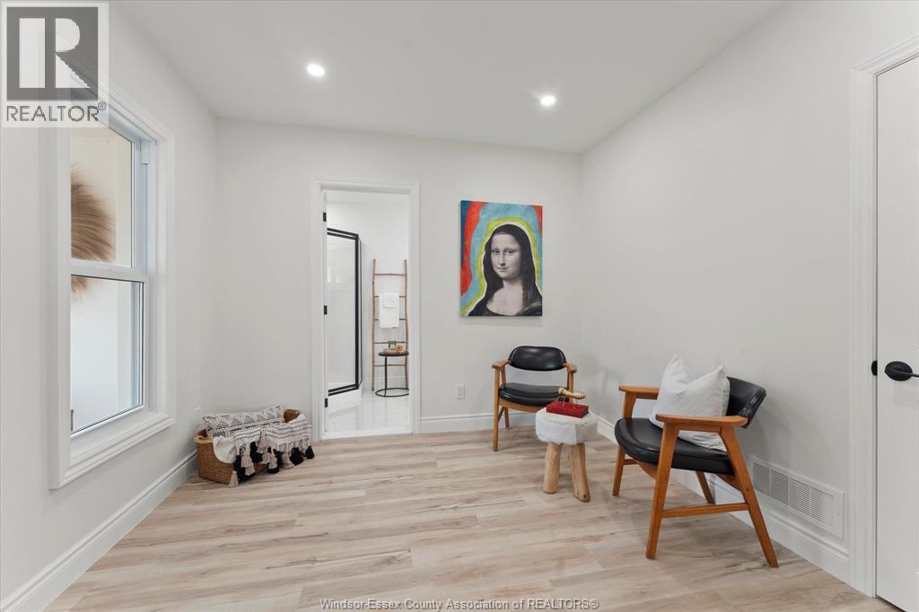 Photo 12 of 109 King Street East, Harrow ON