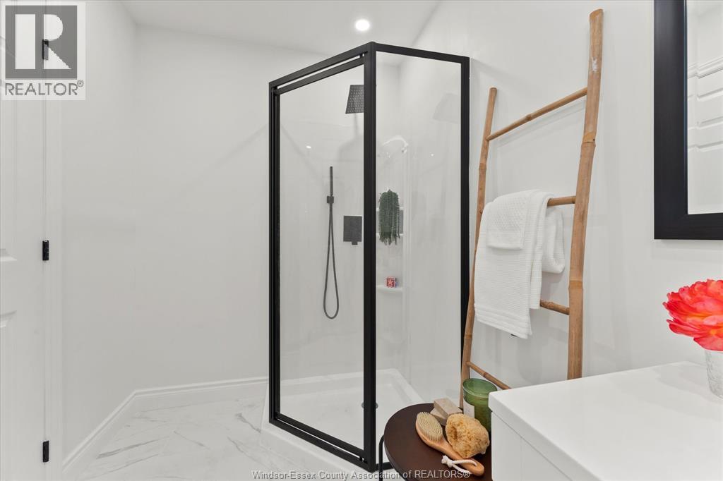 Photo 6 of 109 King Street East, Harrow ON
