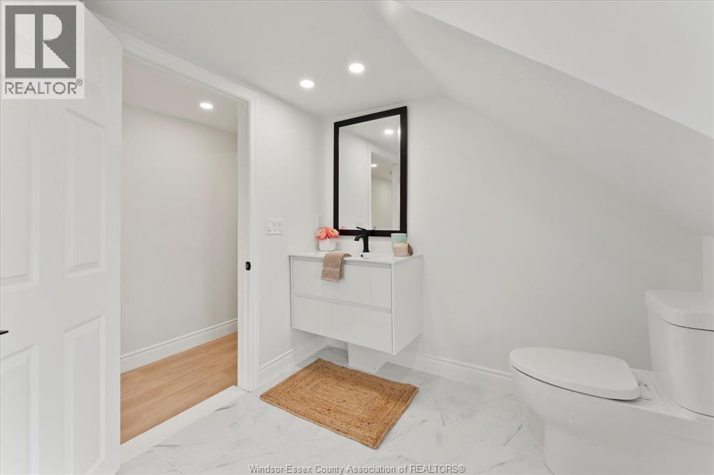 Photo 37 of 109 King Street East, Harrow ON