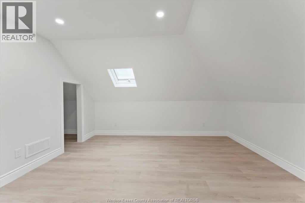 Photo 32 of 109 King Street East, Harrow ON