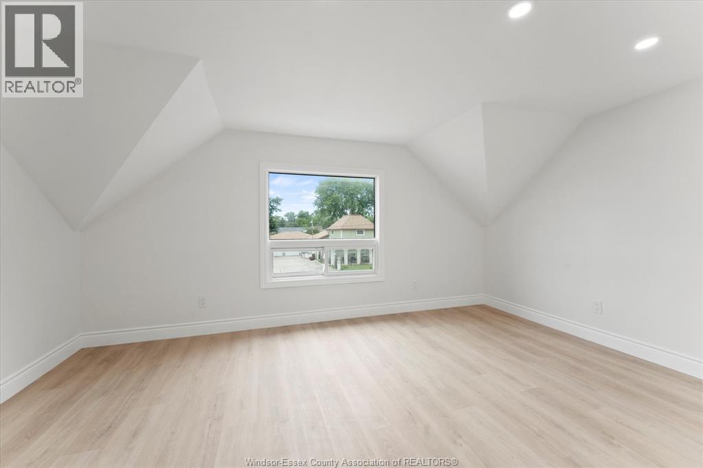 Photo 8 of 109 King Street East, Harrow ON