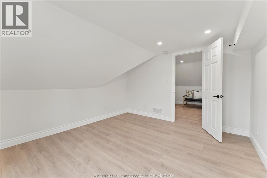 Photo 26 of 109 King Street East, Harrow ON