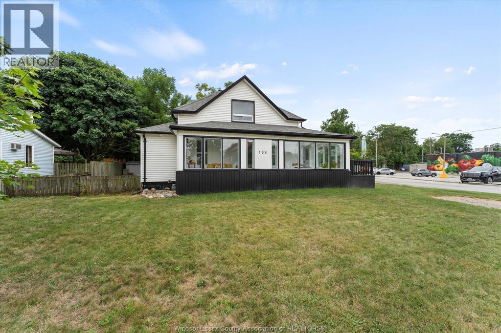 Photo 18 of 109 King Street East, Harrow ON