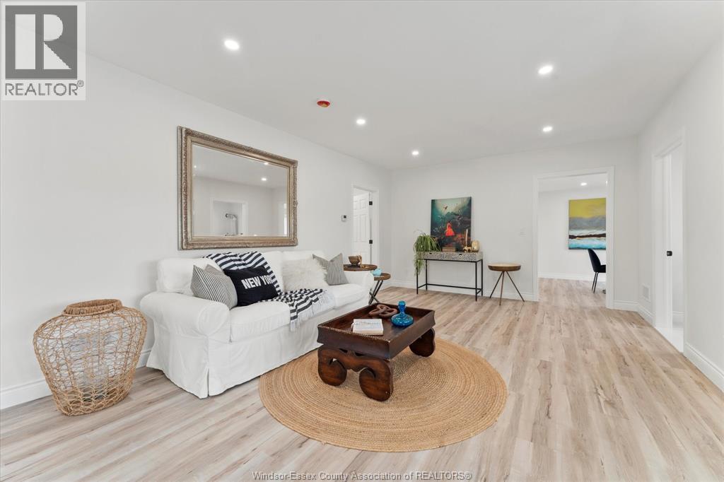 Photo 13 of 109 King Street East, Harrow ON