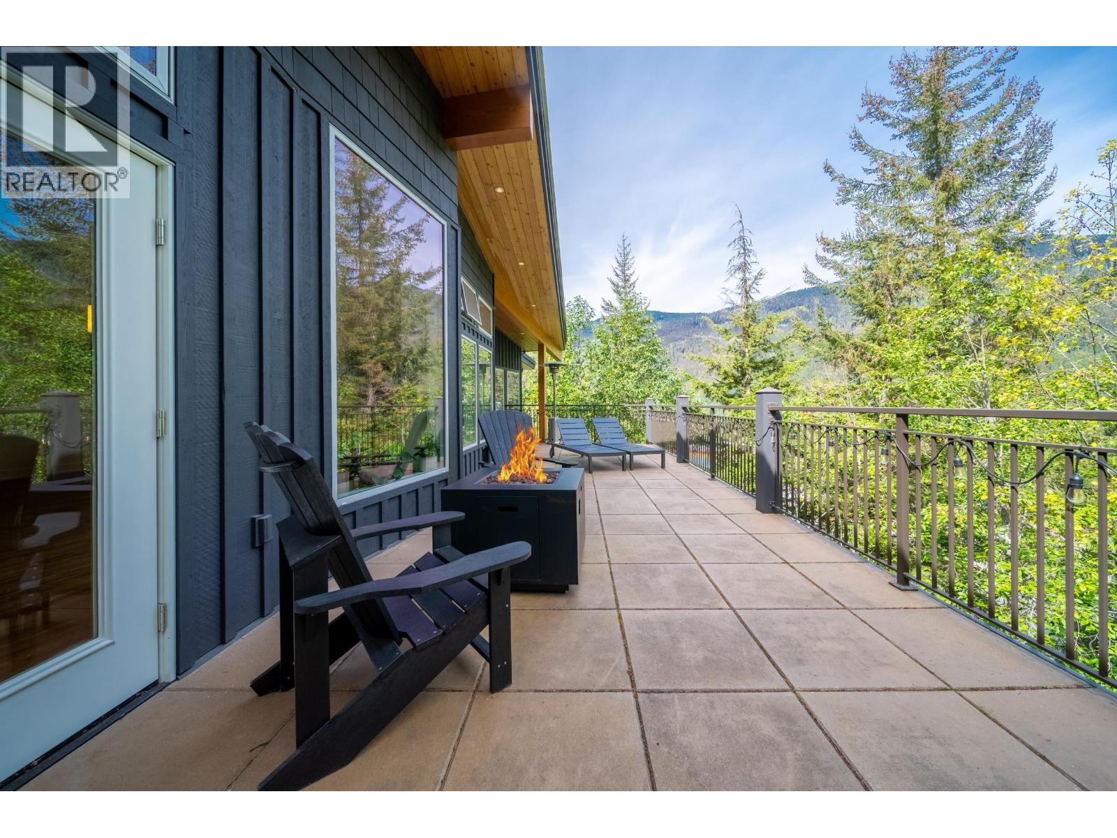 1545 TYNEBRIDGE COURT, Whistler