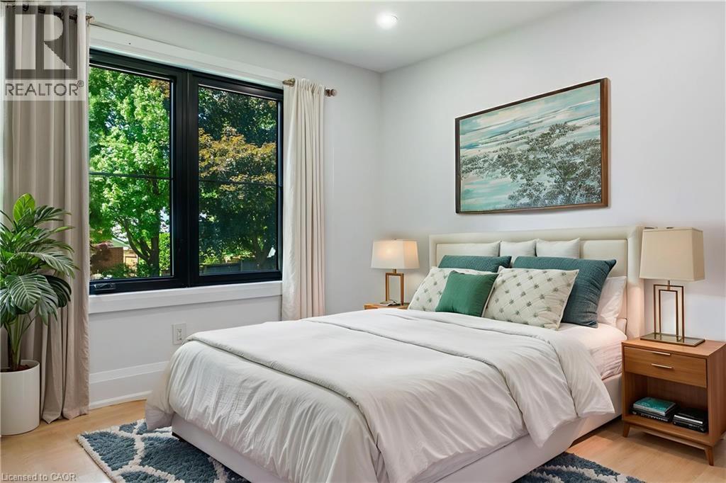 Photo 14 of 319 Beechfield Road, Oakville ON