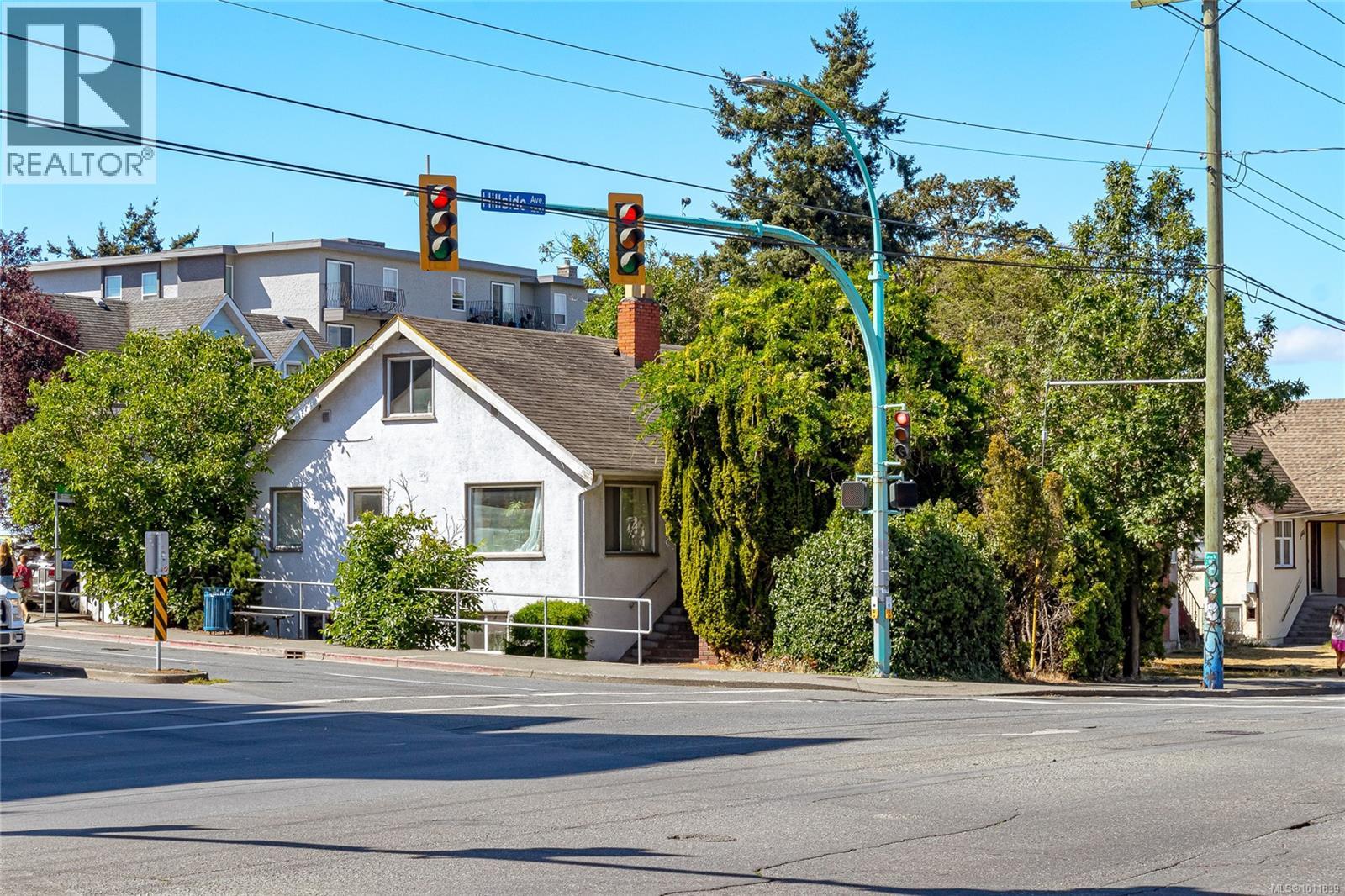 1237 Hillside Ave, Victoria