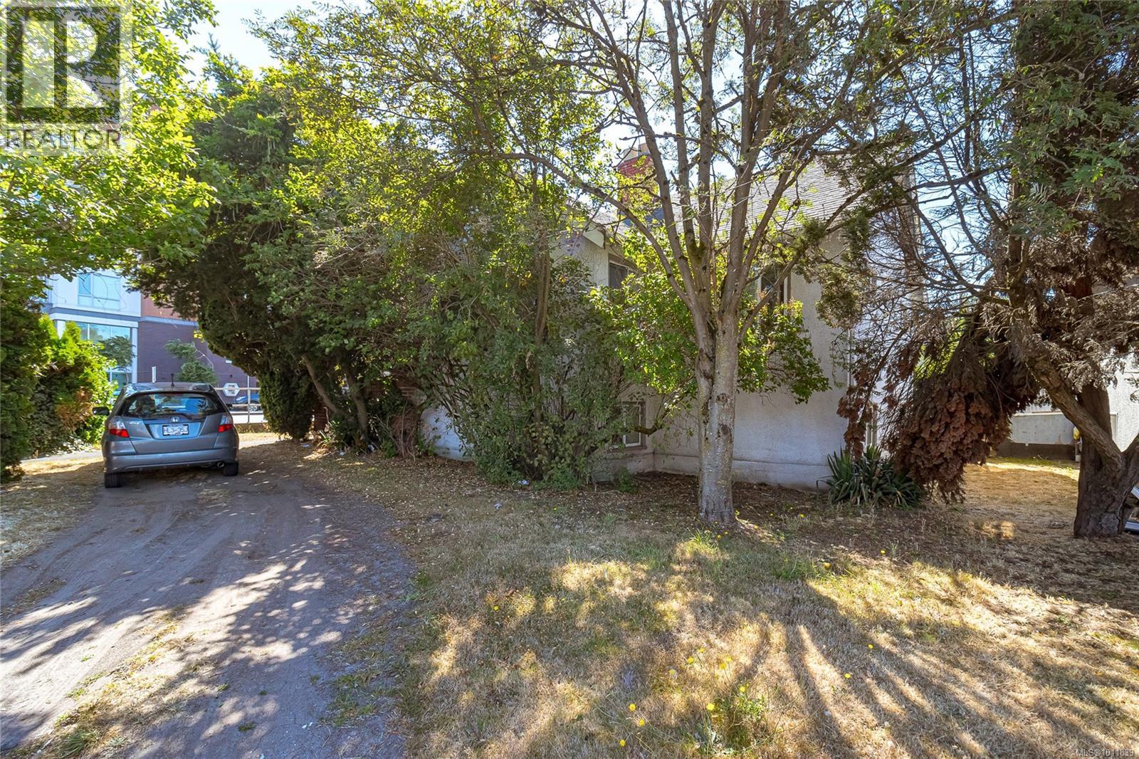 1237 Hillside Ave, Victoria