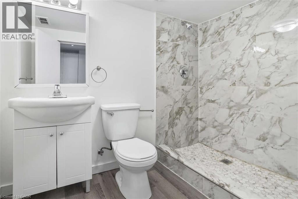 Photo 16 of 147 Burton Avenue, Barrie ON