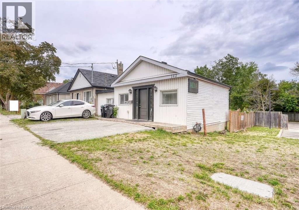 Photo 18 of 147 Burton Avenue, Barrie ON