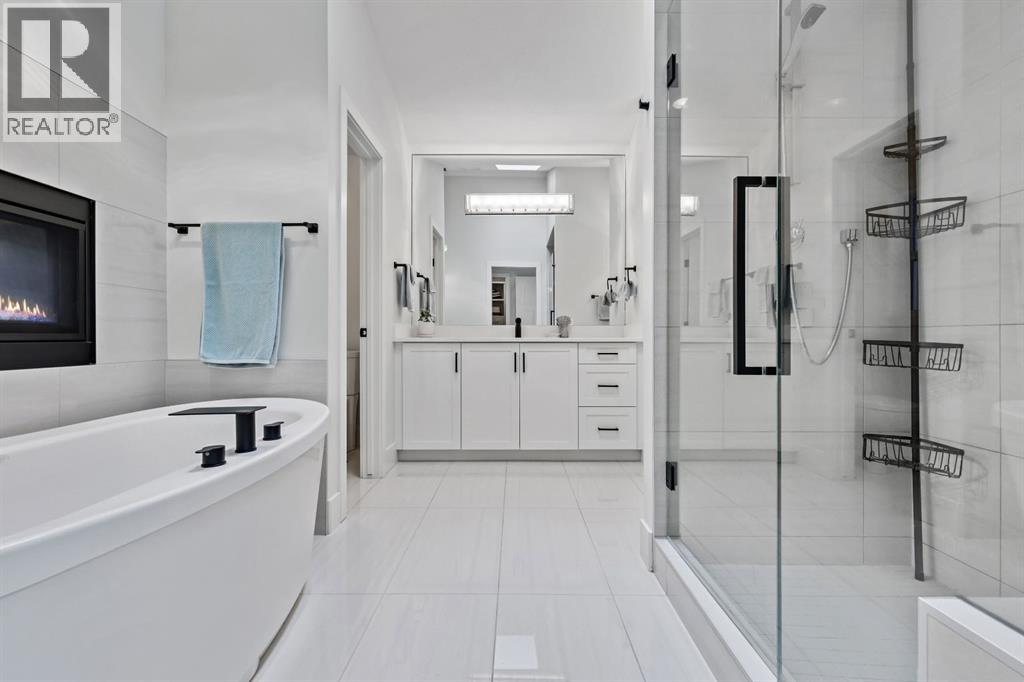 Photo 13 of 2832 42 Street Sw, Calgary AB