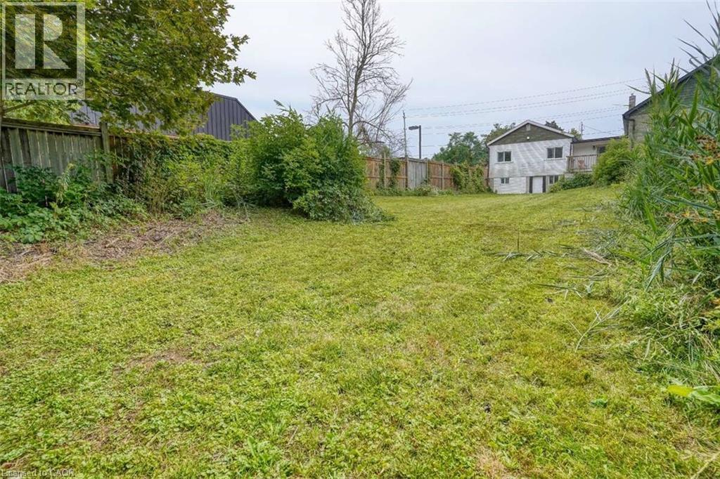 Photo 2 of 147 Burton Avenue, Barrie ON