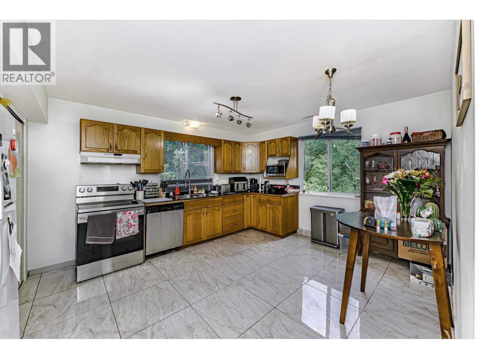 Photo 4 of 2025 Poel Place, Port Coquitlam BC