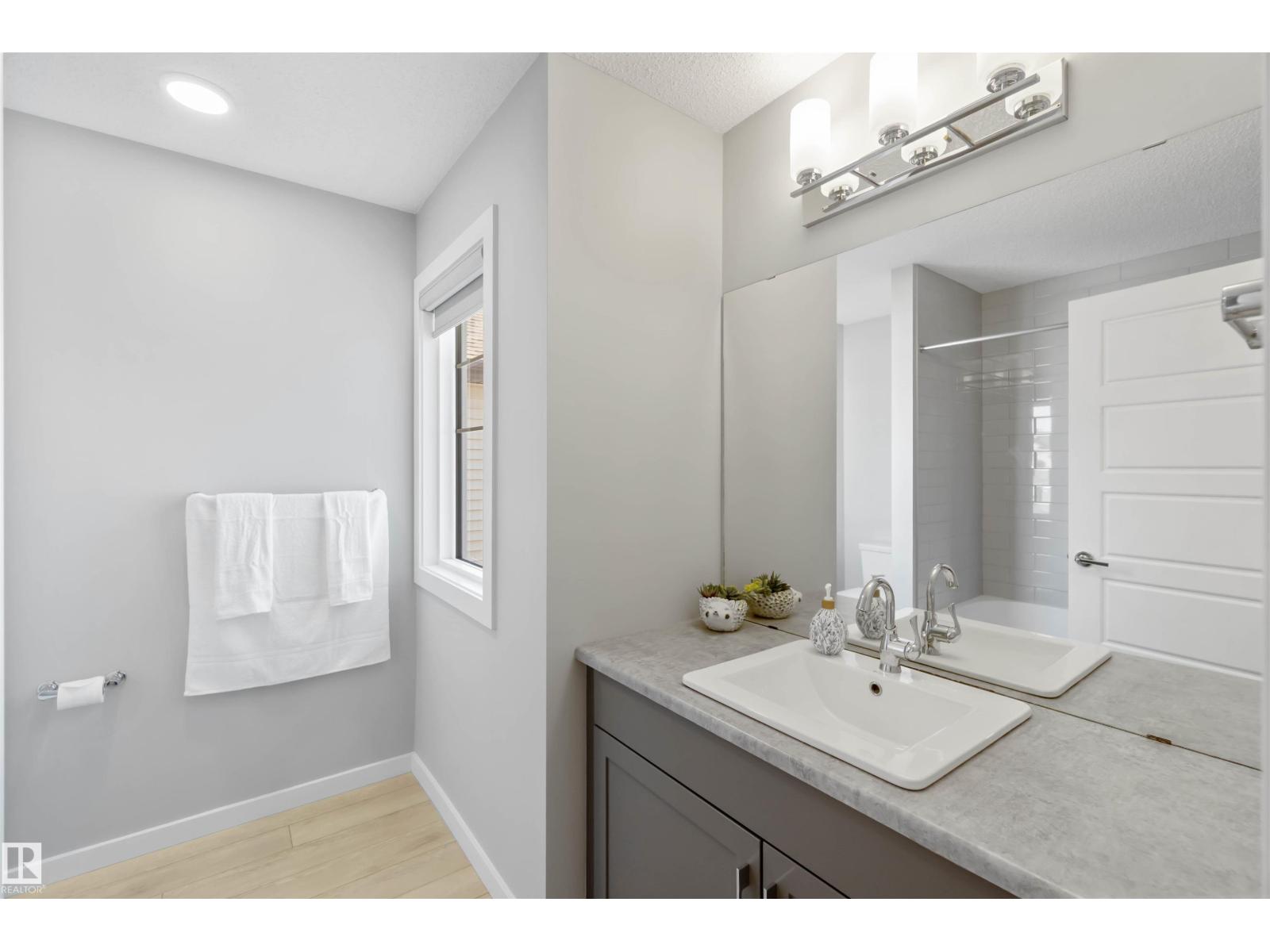 Photo 11 of 15847 22 Av Sw, Edmonton AB