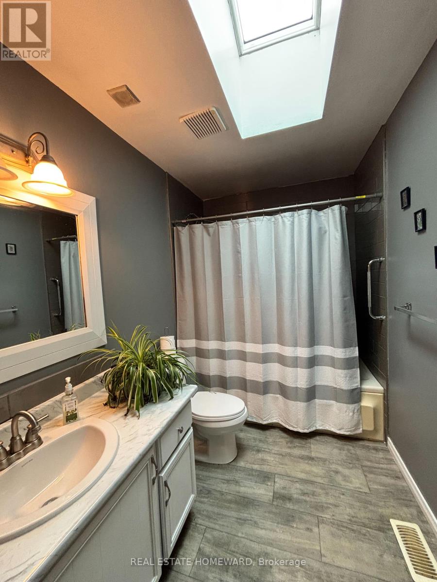 Photo 23 of 35 Bleeker Avenue, Quinte West ON