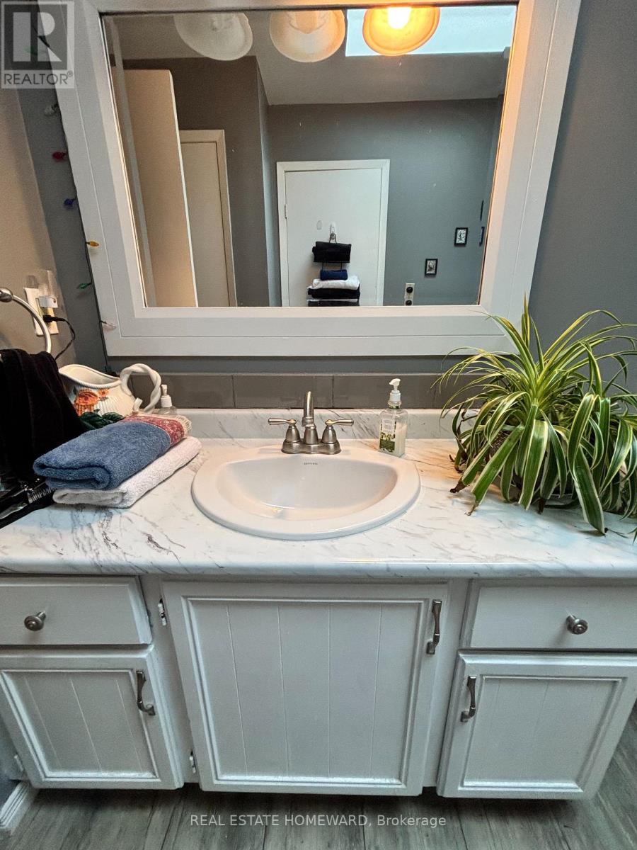 Photo 8 of 35 Bleeker Avenue, Quinte West ON