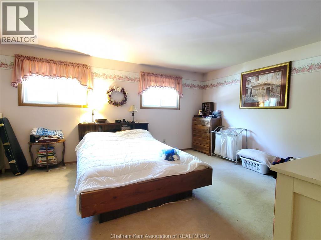 Photo 4 of 40 Thornhill Crescent, Chatham ON