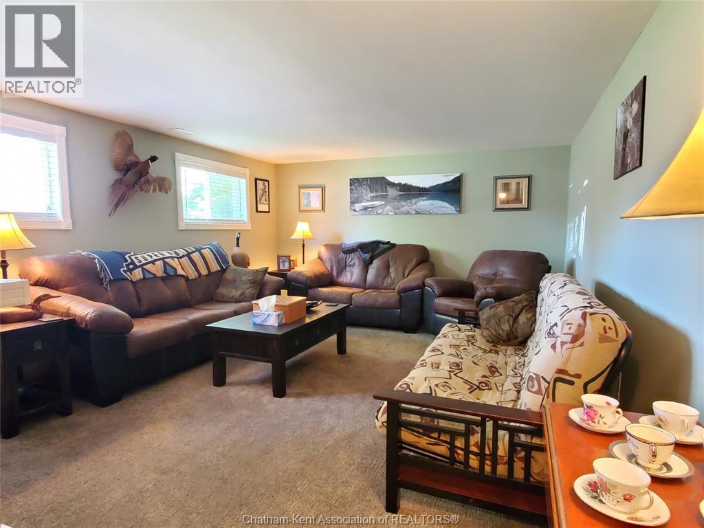 Photo 2 of 40 Thornhill Crescent, Chatham ON