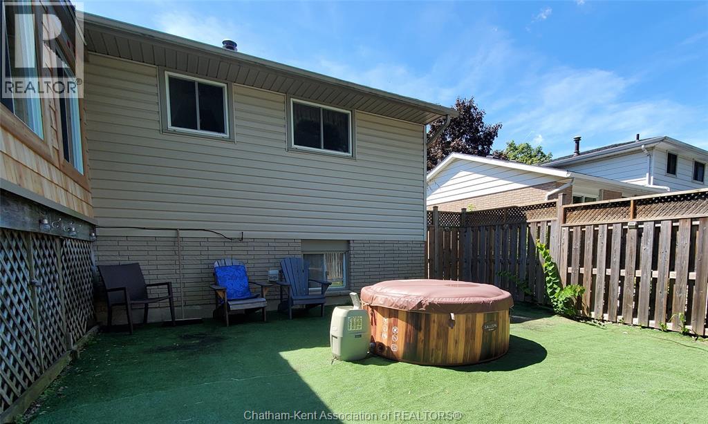 Photo 20 of 40 Thornhill Crescent, Chatham ON