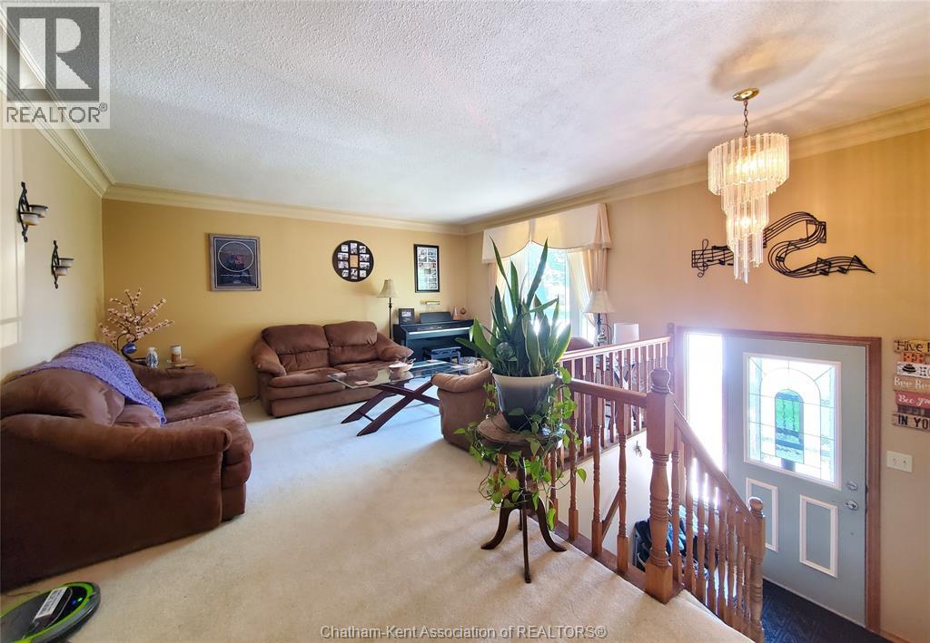 Photo 11 of 40 Thornhill Crescent, Chatham ON
