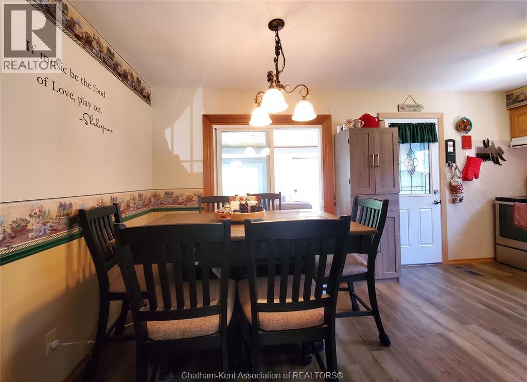 Photo 9 of 40 Thornhill Crescent, Chatham ON
