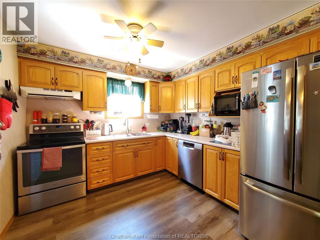 Photo 6 of 40 Thornhill Crescent, Chatham ON