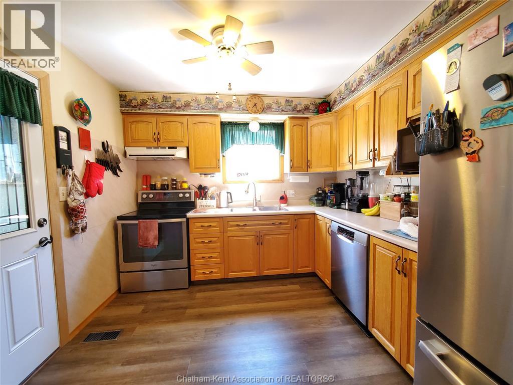 Photo 13 of 40 Thornhill Crescent, Chatham ON