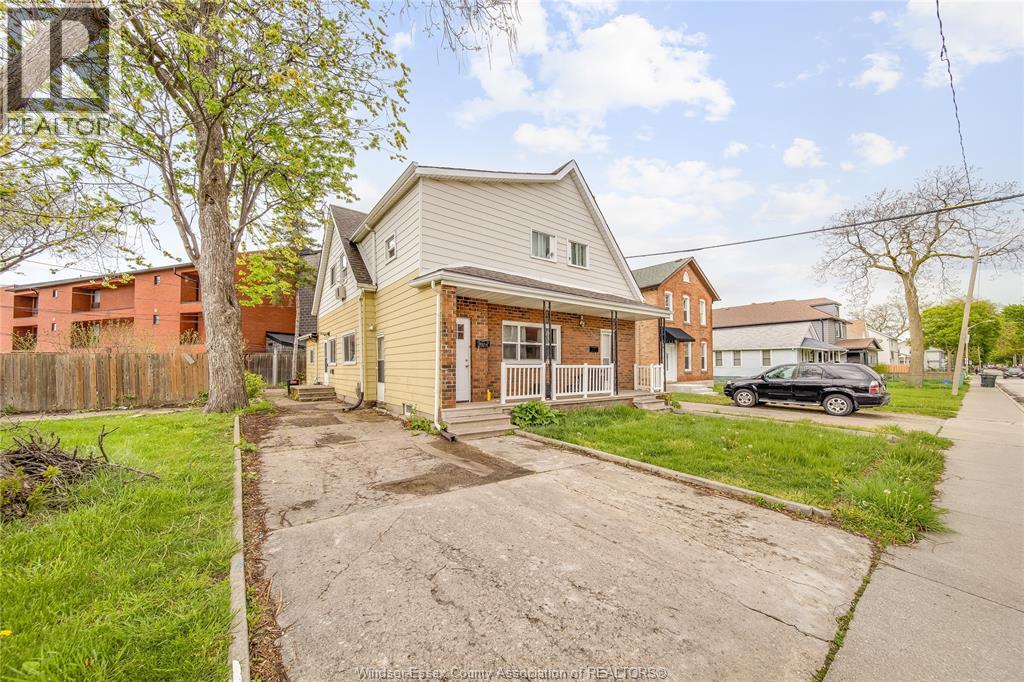 Photo 3 of 736 University Avenue, Windsor ON