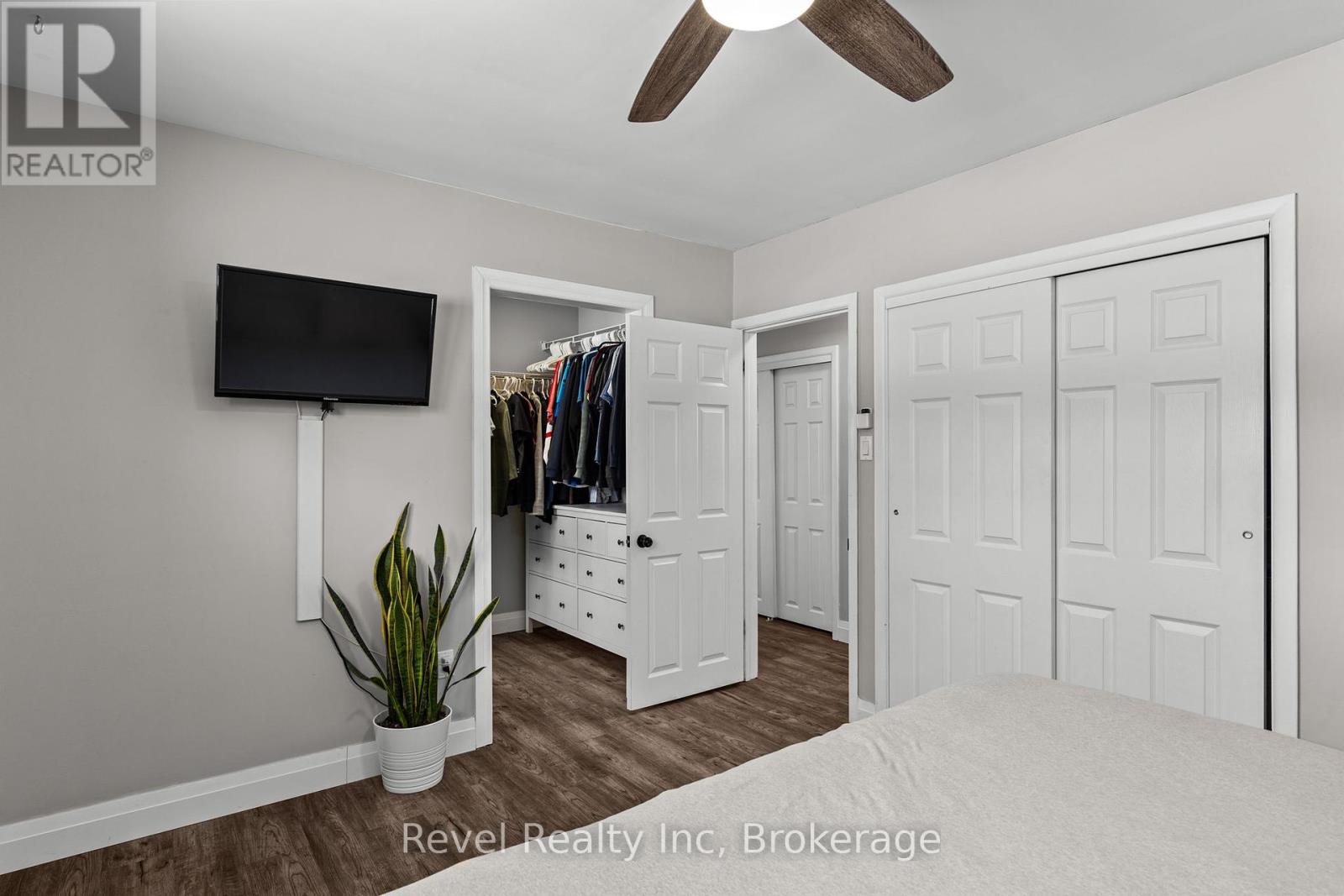 Photo 26 of 21 John Street, Springwater ON
