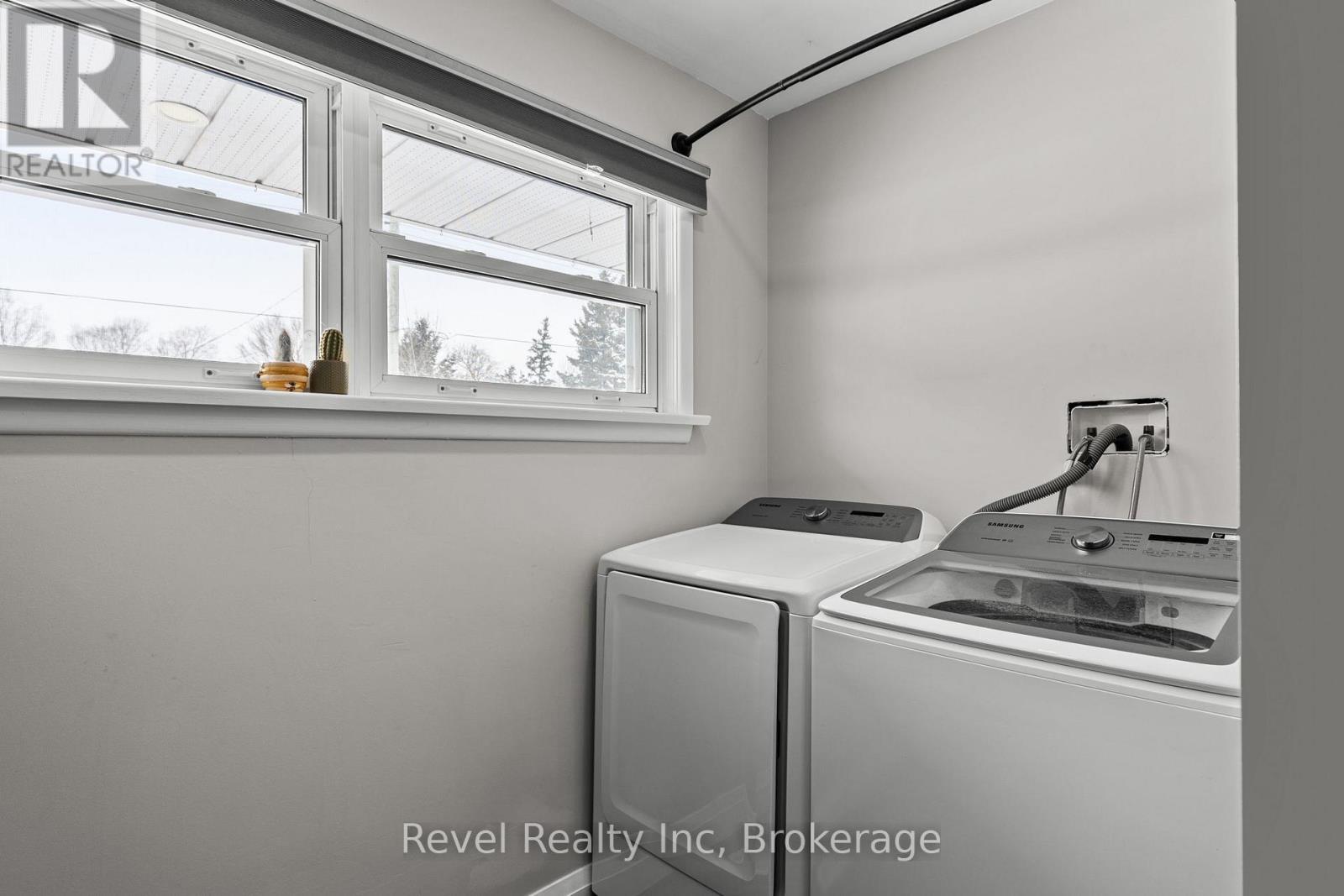 Photo 5 of 21 John Street, Springwater ON