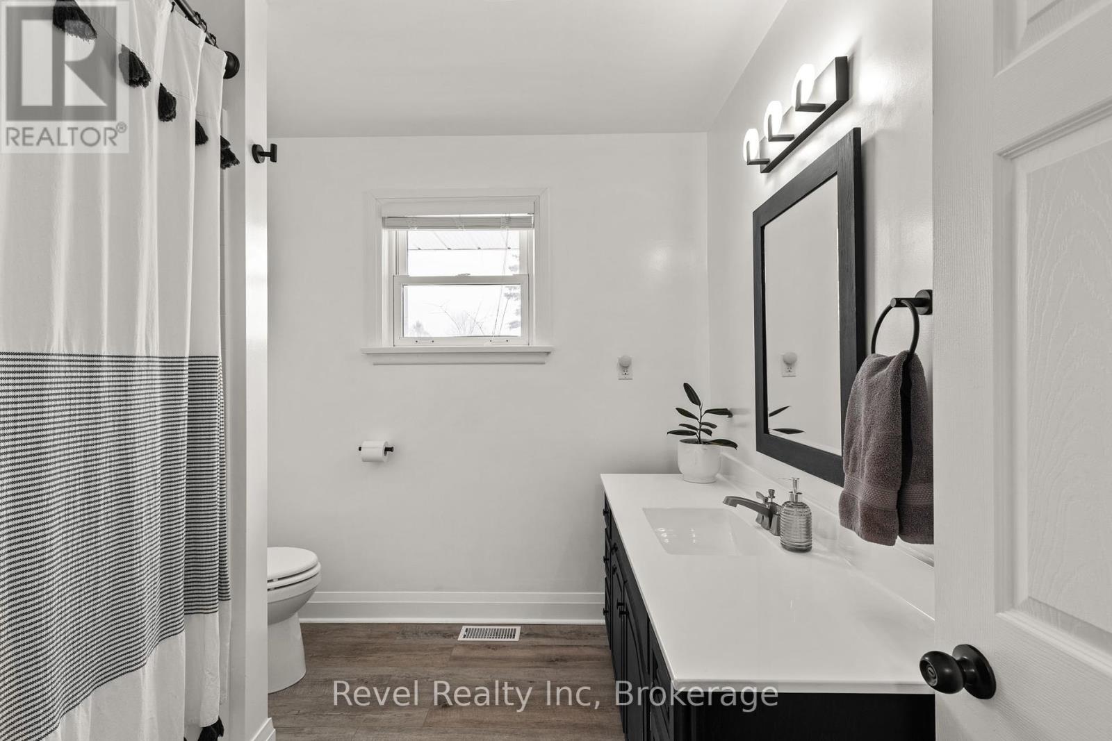 Photo 11 of 21 John Street, Springwater ON