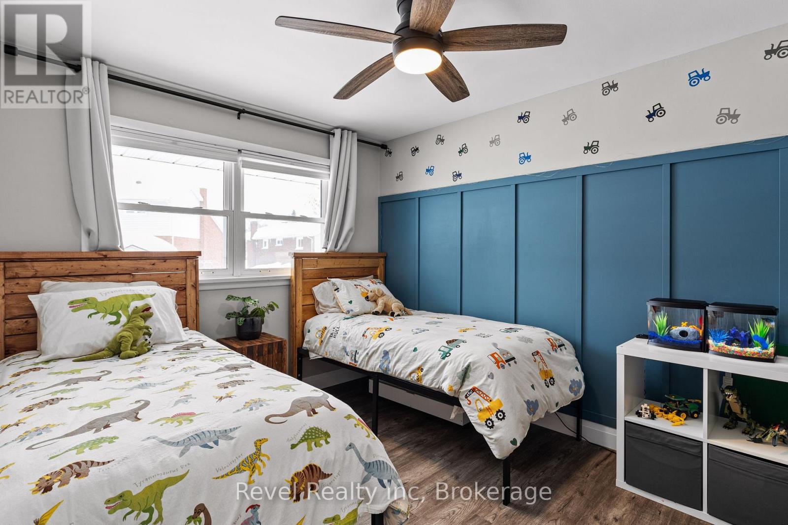 Photo 3 of 21 John Street, Springwater ON