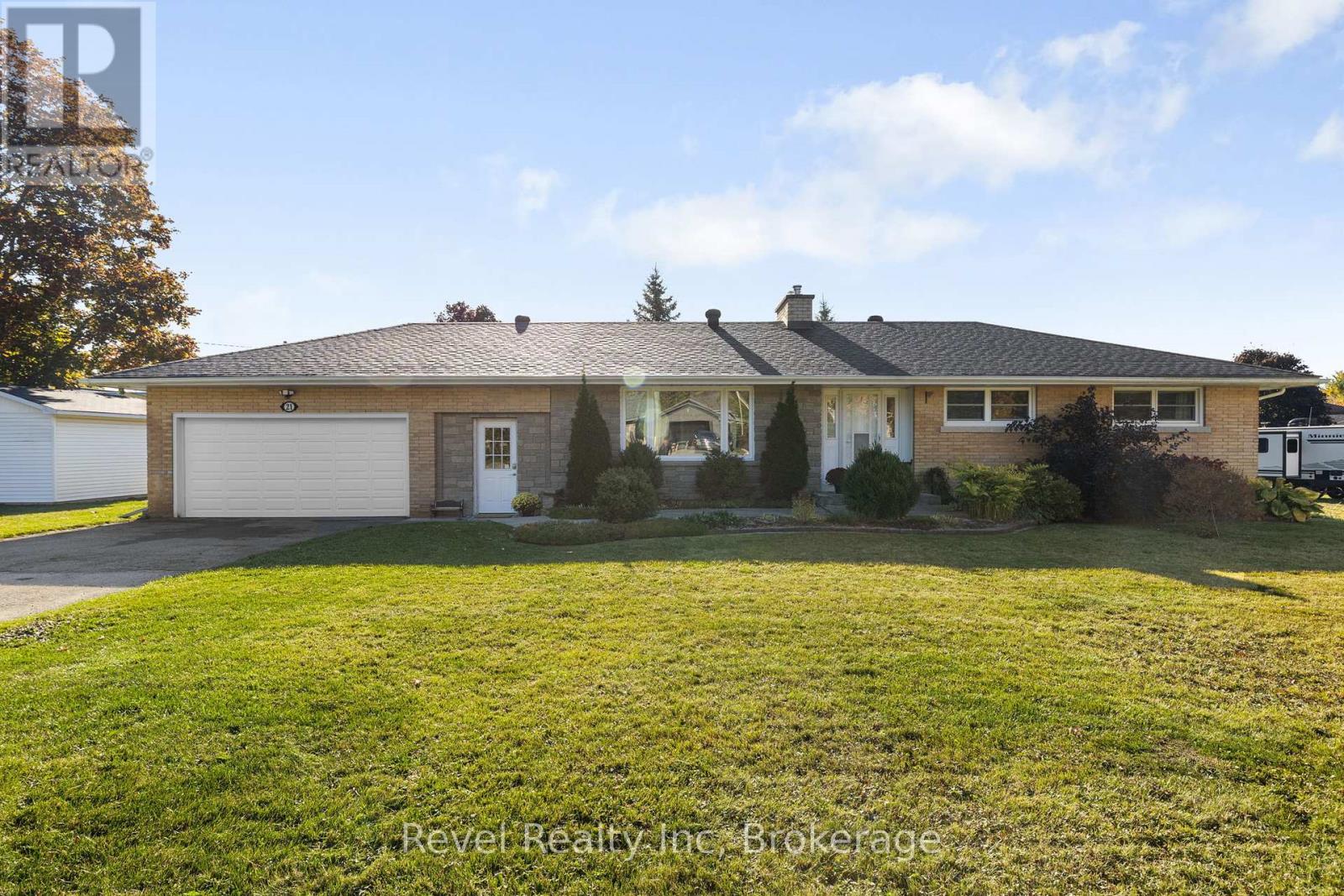 Photo 7 of 21 John Street, Springwater ON
