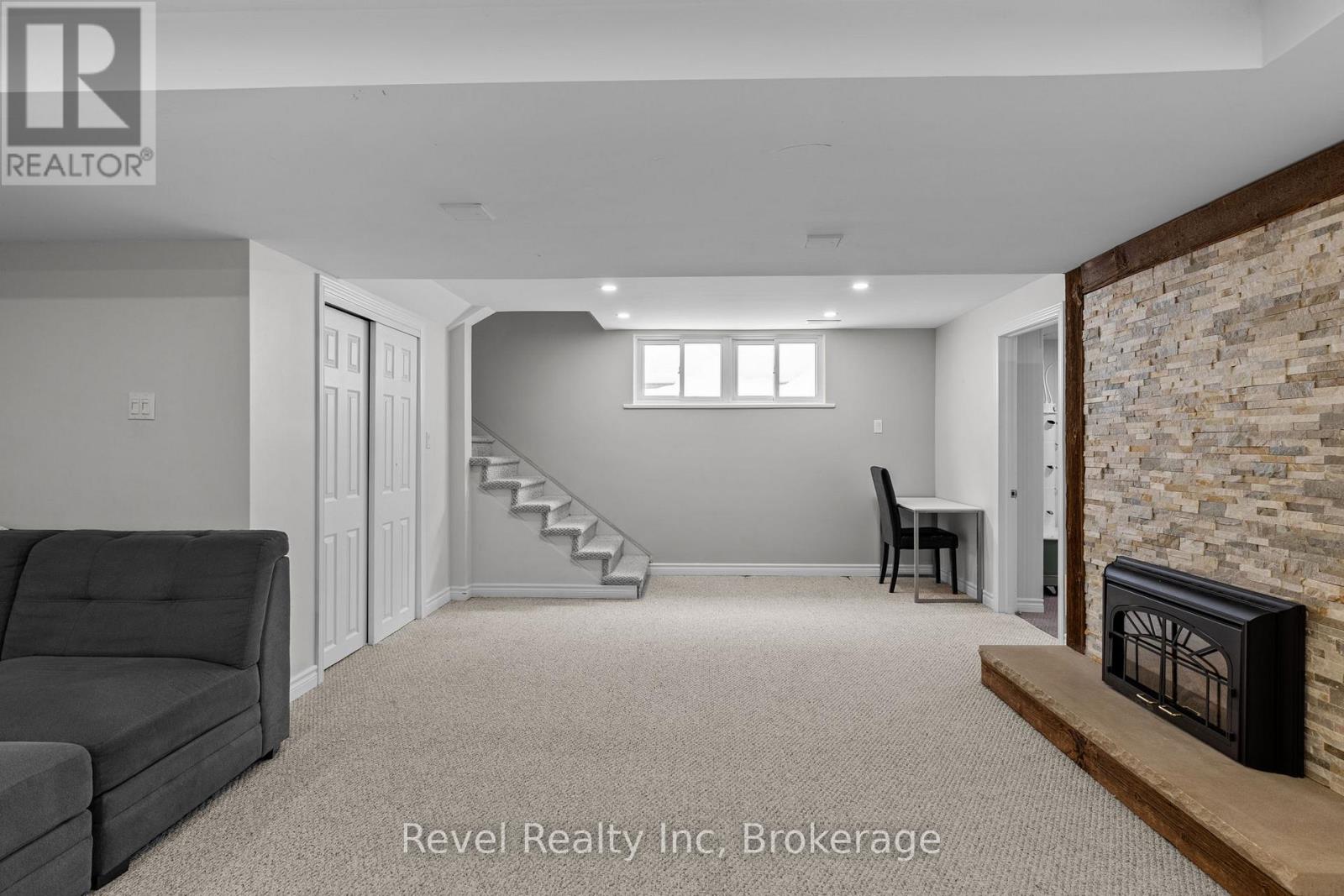 Photo 32 of 21 John Street, Springwater ON