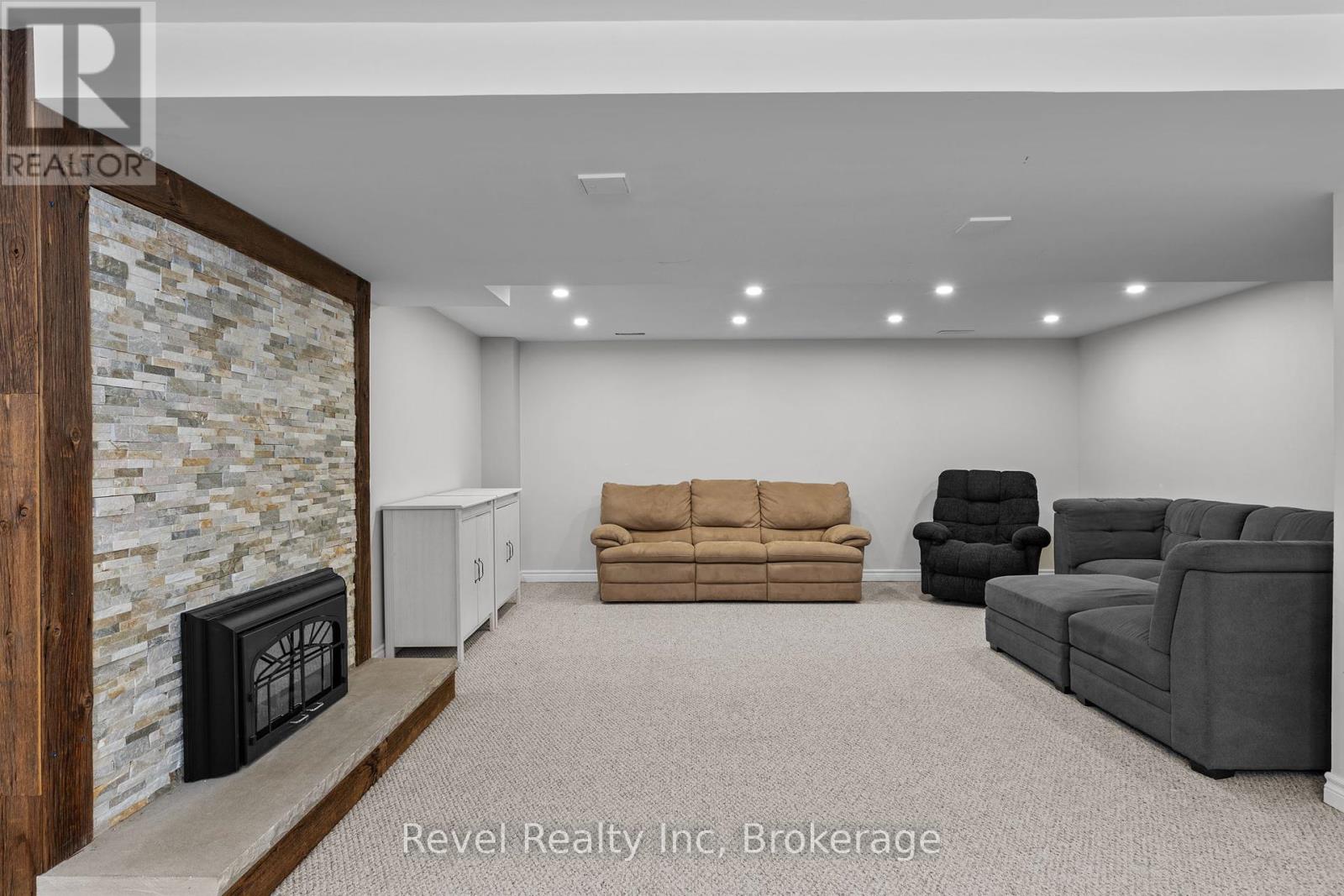 Photo 8 of 21 John Street, Springwater ON