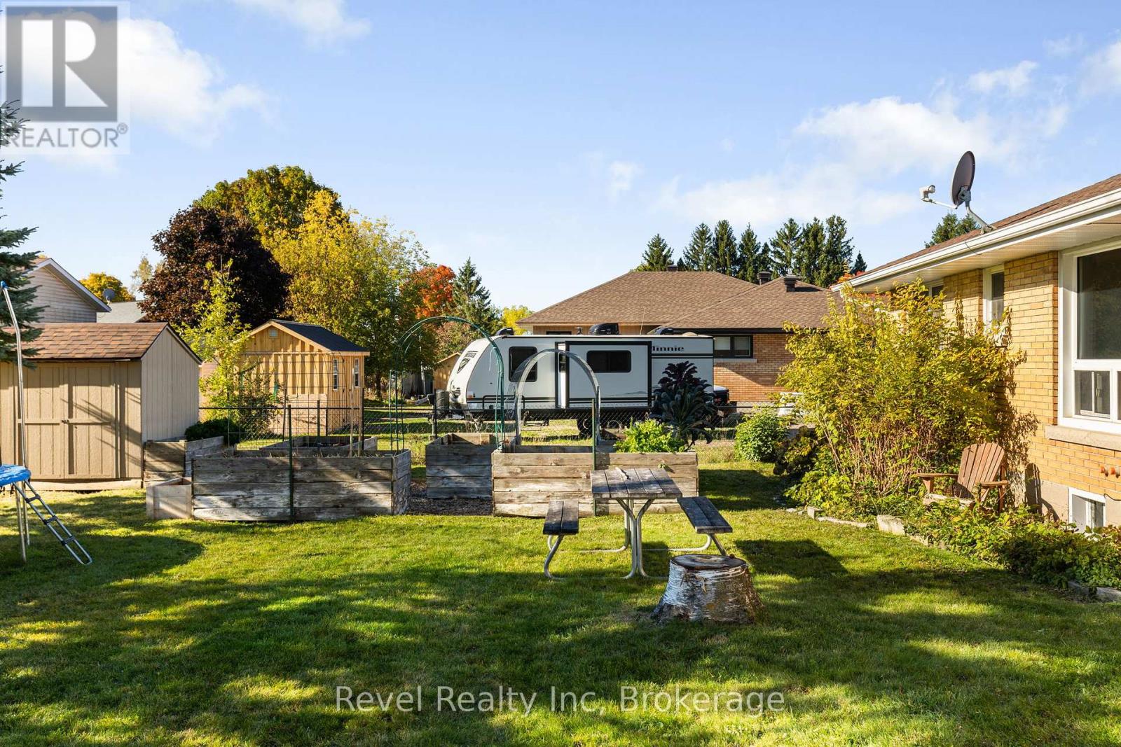 Photo 18 of 21 John Street, Springwater ON