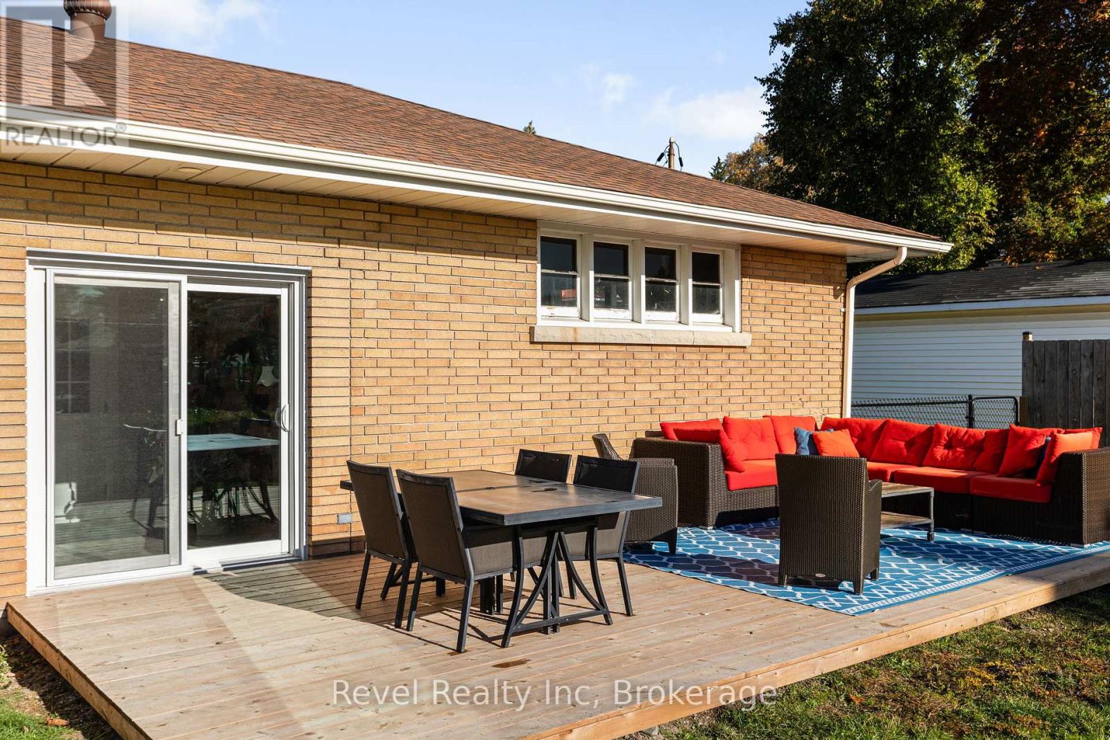 Photo 33 of 21 John Street, Springwater ON