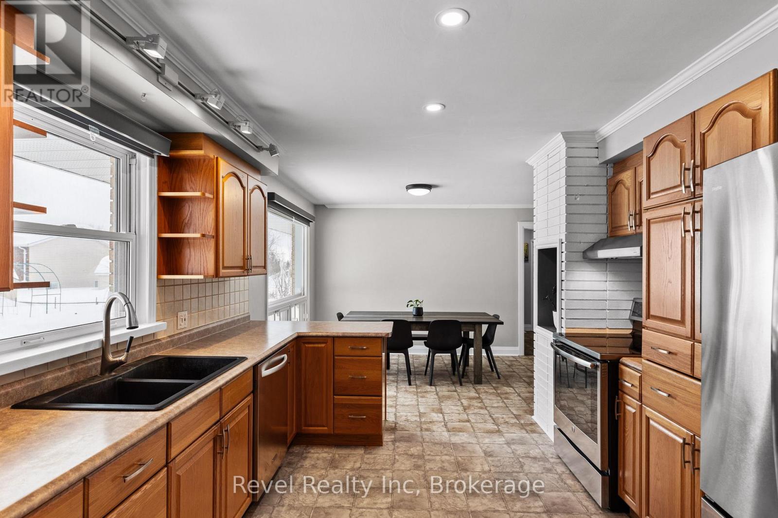 Photo 9 of 21 John Street, Springwater ON