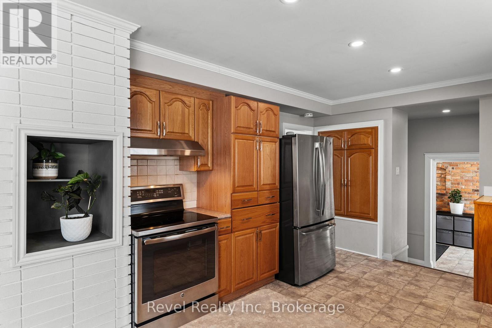 Photo 6 of 21 John Street, Springwater ON